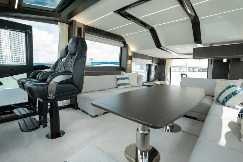 Slide: The Image of Galeon 680 FLY 2025 - 14