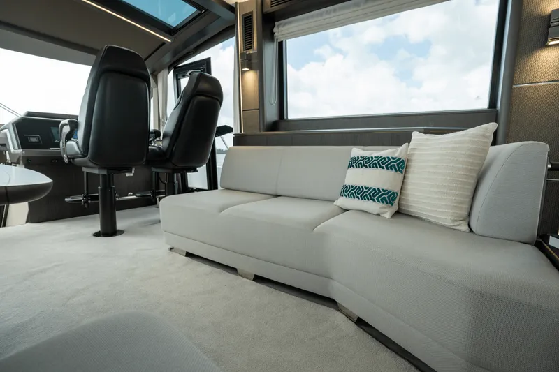 Slide: The Image of Galeon 680 FLY 2025 - 15