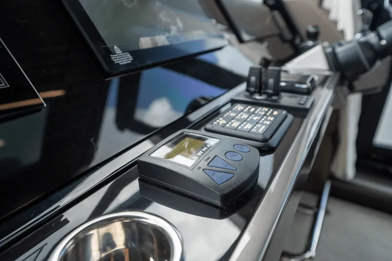 Slide: The Image of Galeon 680 FLY 2025 - 18