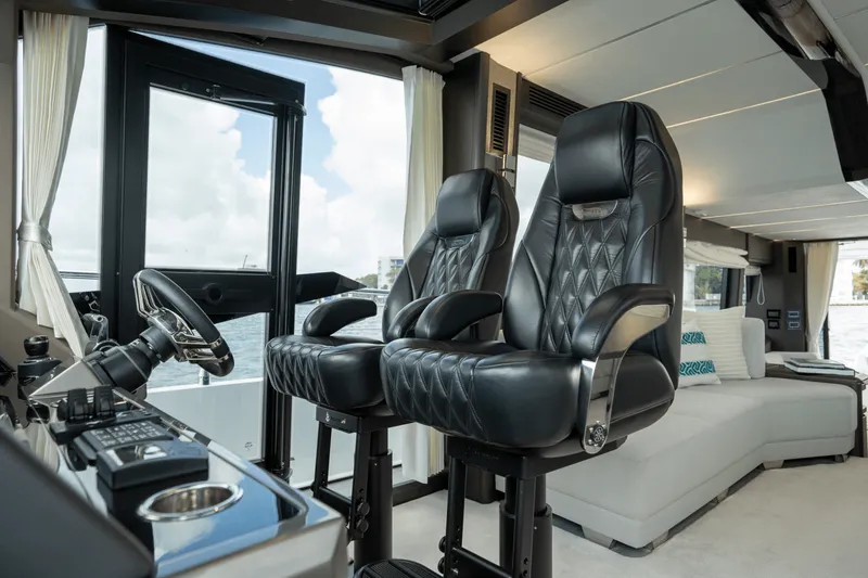 Slide: The Image of Galeon 680 FLY 2025 - 20