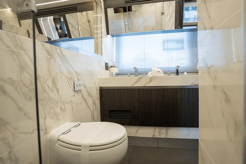 Slide: The Image of Galeon 680 FLY 2025 - 26