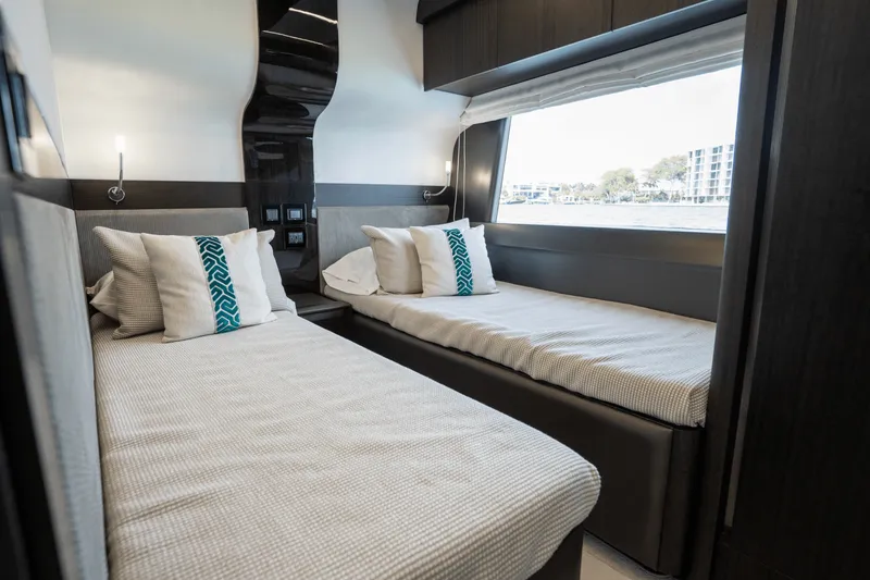 Slide: The Image of Galeon 680 FLY 2025 - 28