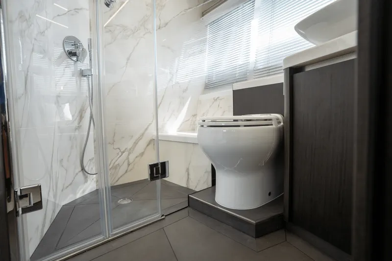 Slide: The Image of Galeon 680 FLY 2025 - 34