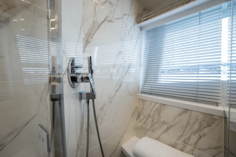 Slide: The Image of Galeon 680 FLY 2025 - 40