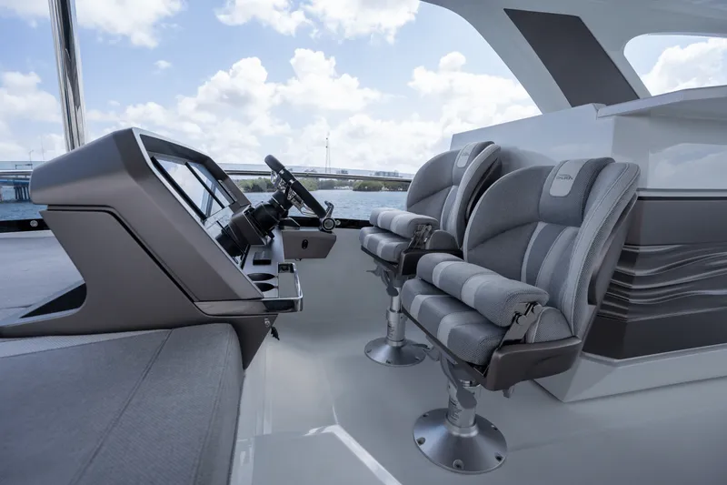 Slide: The Image of Galeon 680 FLY 2025 - 43