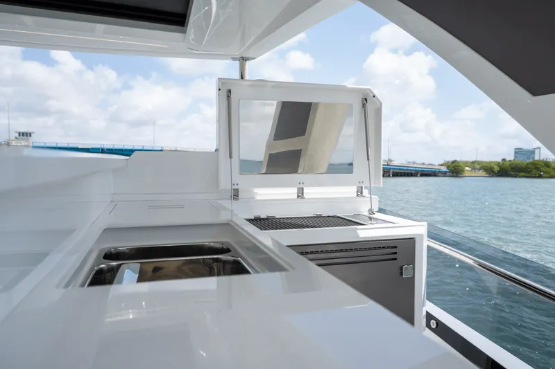 Slide: The Image of Galeon 680 FLY 2025 - 51