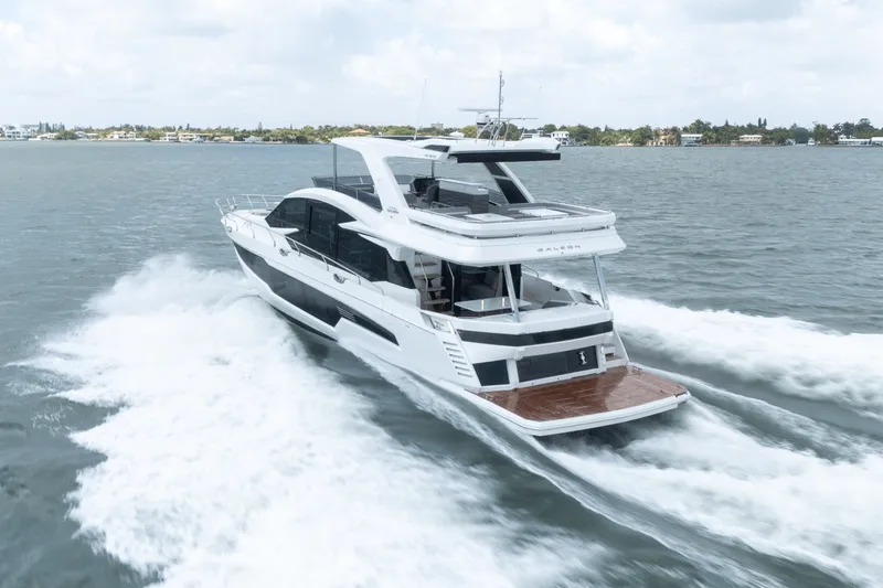 Slide: The Image of Galeon 680 FLY 2025 - 6