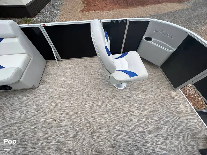 Slide: The Image of Bow Pedestal Chair - 11506434