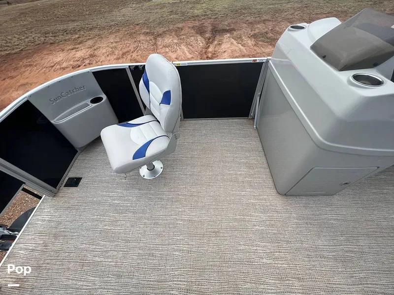 Slide: The Image of Bow Pedestal Chair - 11506432