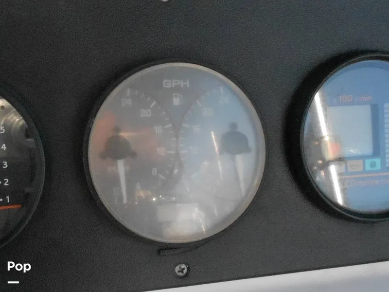 Slide: The Image of Pro-Line 2550 Walkaround Mid-Cabin 1992 - 11459227