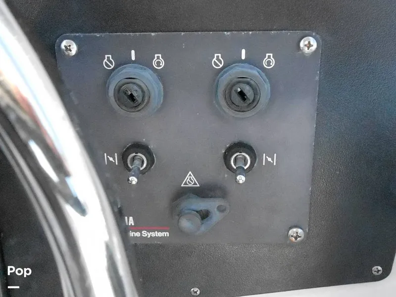 Slide: The Image of Pro-Line 2550 Walkaround Mid-Cabin 1992 - 11459233