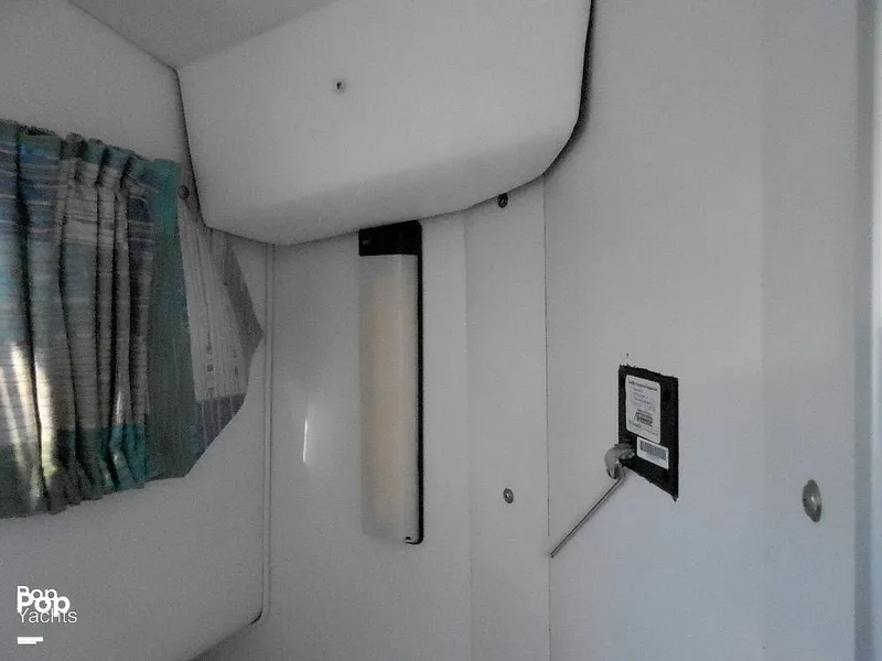 Slide: The Image of Pro-Line 2550 Walkaround Mid-Cabin 1992 - 11838371