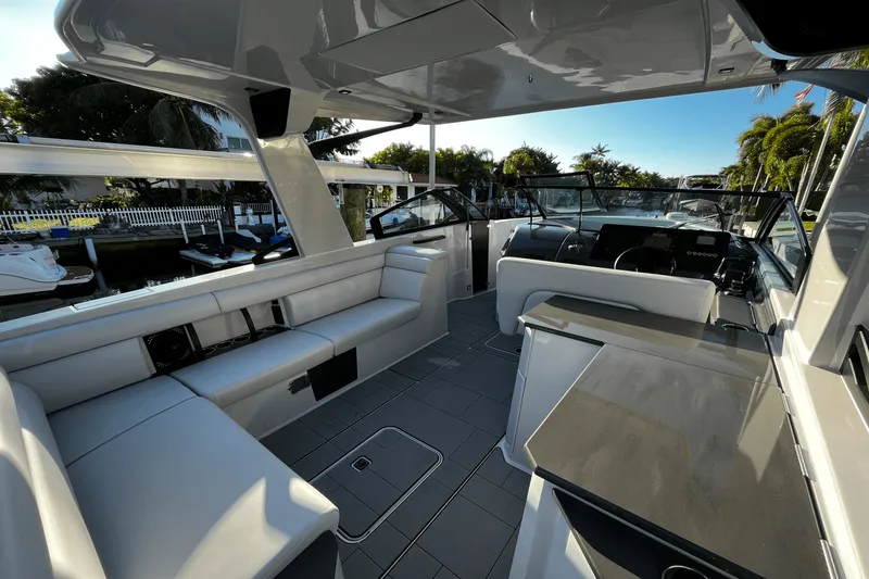 Slide: The Image of Aviara AV32 Outboard 2023 - 10