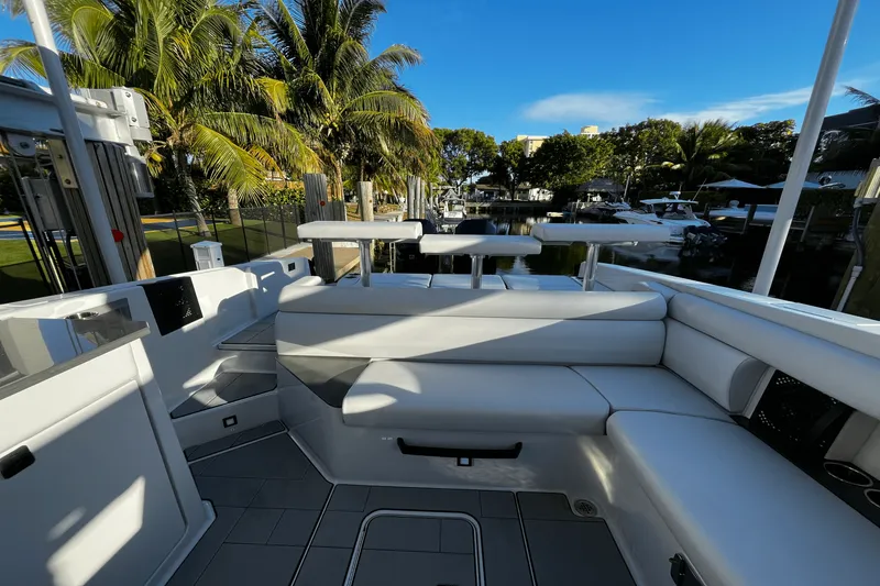 Slide: The Image of Aviara AV32 Outboard 2023 - 11