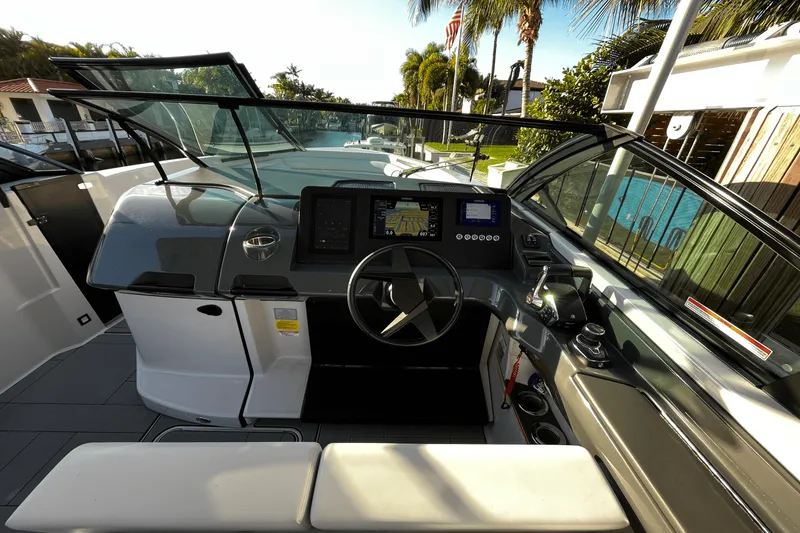 Slide: The Image of Aviara AV32 Outboard 2023 - 14