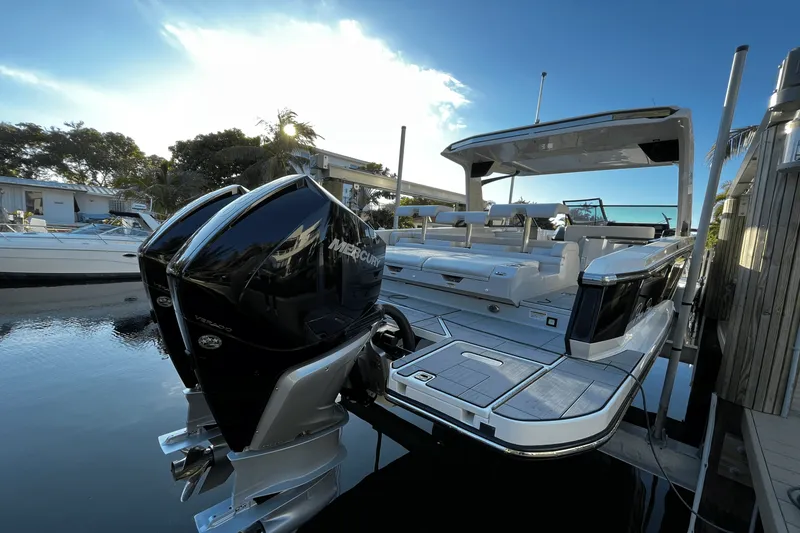 Slide: The Image of Aviara AV32 Outboard 2023 - 7