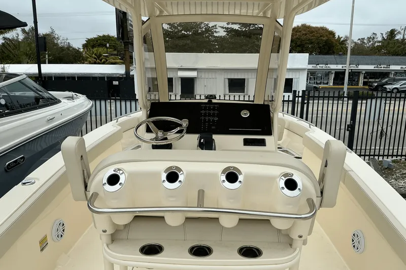 Slide: The Image of Scout 240 XSF 2025 - 14