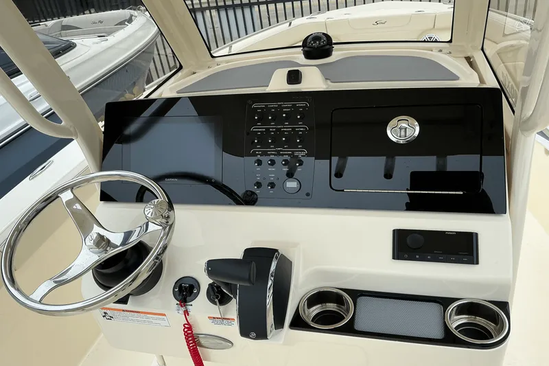 Slide: The Image of Scout 240 XSF 2025 - 15