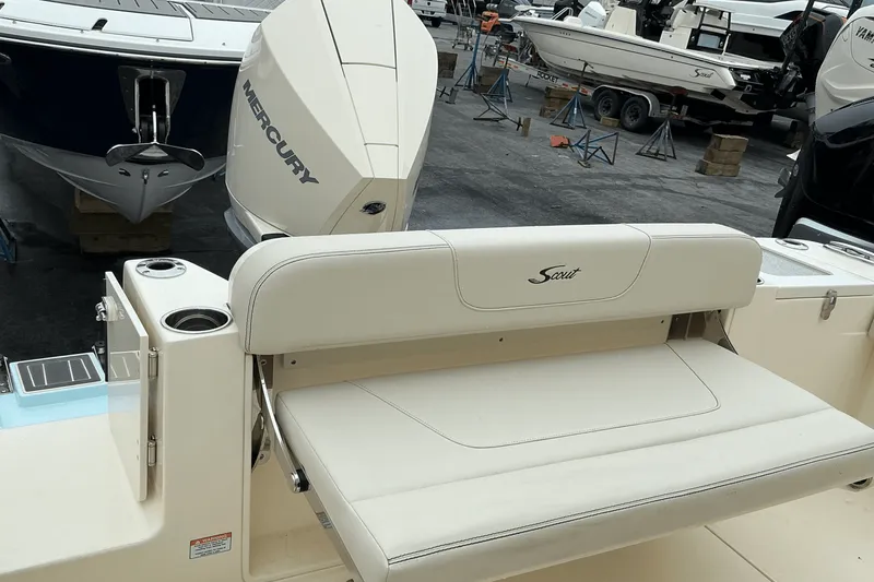 Slide: The Image of Scout 240 XSF 2025 - 16