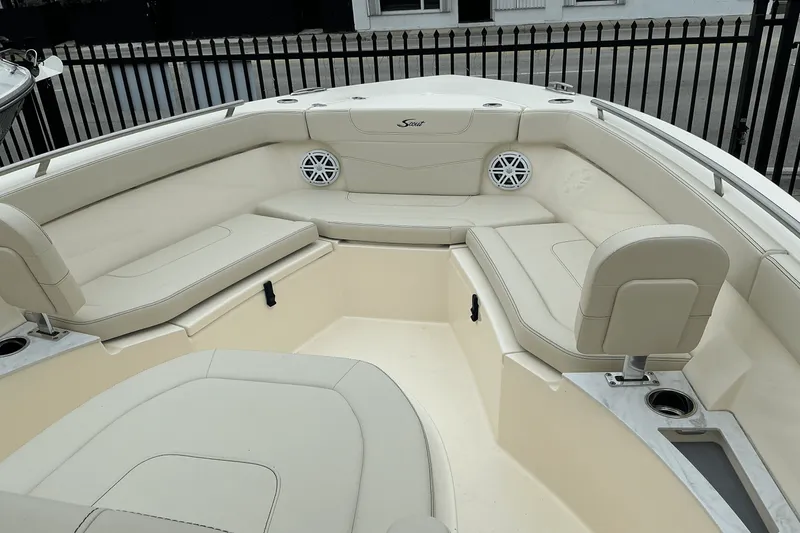 Slide: The Image of Scout 240 XSF 2025 - 21