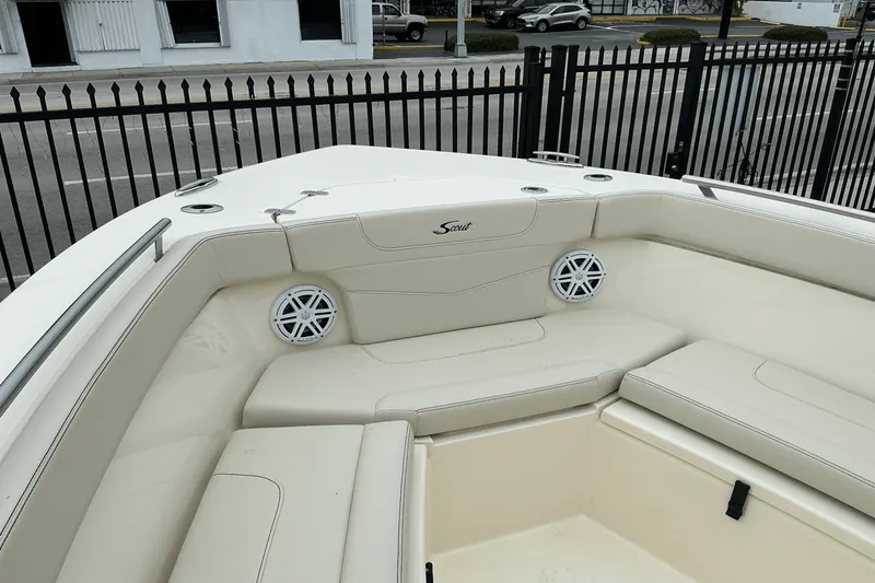 Slide: The Image of Scout 240 XSF 2025 - 25