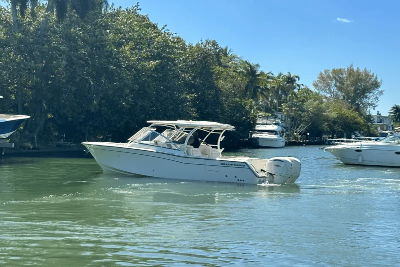 Slide: The Image of Grady-White Freedom 307 2025 - 0