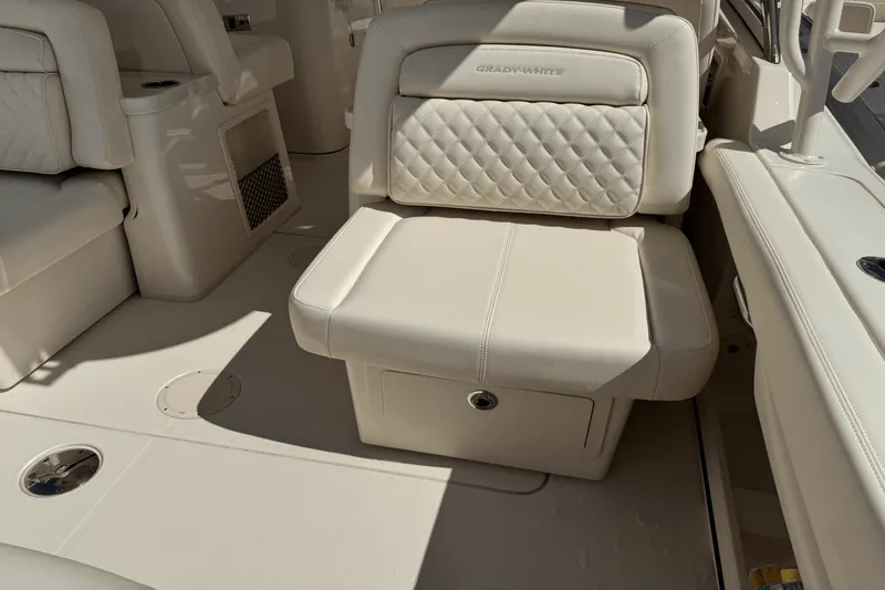 Slide: The Image of Grady-White Freedom 307 2025 - 15