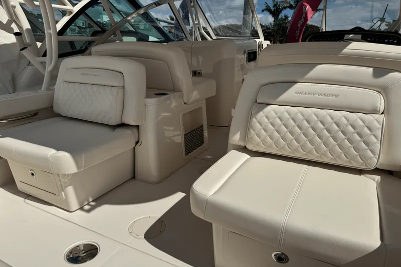 Slide: The Image of Grady-White Freedom 307 2025 - 16