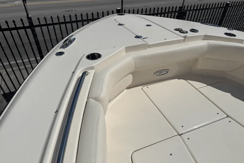 Slide: The Image of Grady-White Freedom 307 2025 - 28