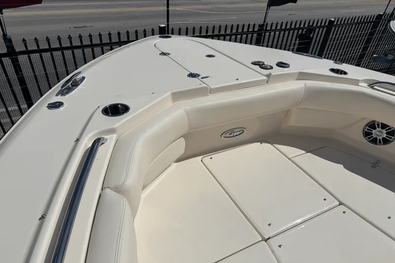 Slide: The Image of Grady-White Freedom 307 2025 - 29