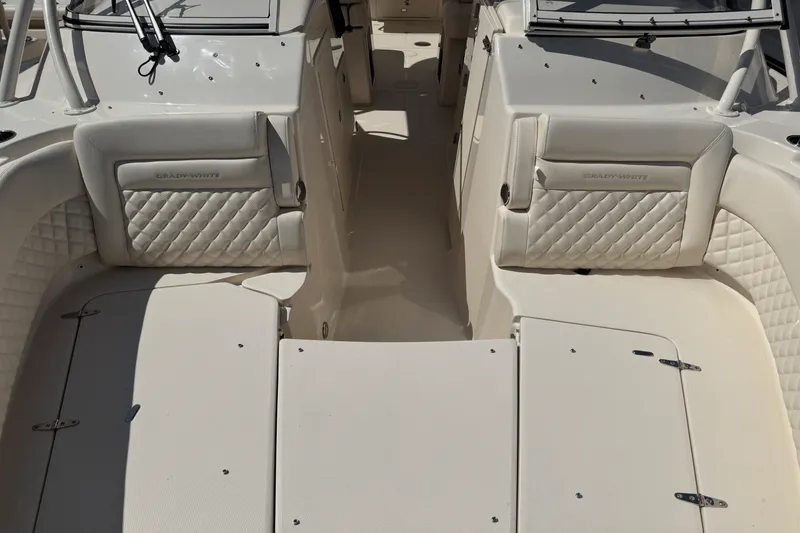 Slide: The Image of Grady-White Freedom 307 2025 - 32