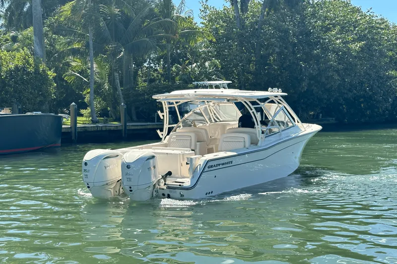 Slide: The Image of Grady-White Freedom 307 2025 - 6