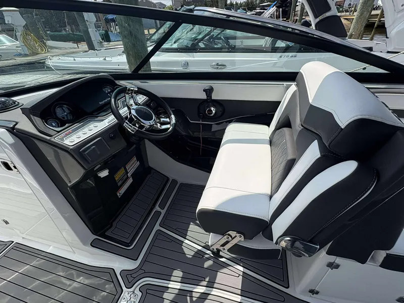 Slide: The Image of Monterey 255SS 2021 - 14
