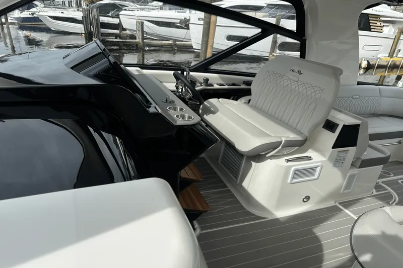 Slide: The Image of Sea Ray Sundancer 370 Outboard 2025 - 11