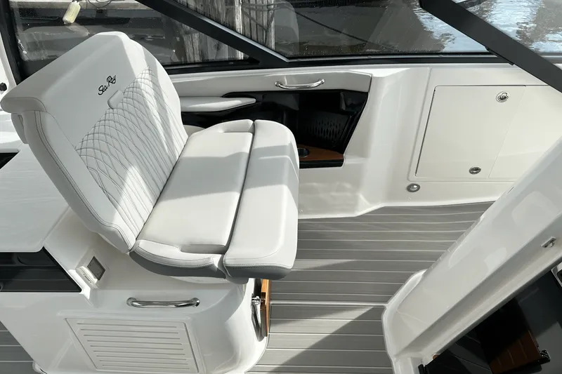 Slide: The Image of Sea Ray Sundancer 370 Outboard 2025 - 15