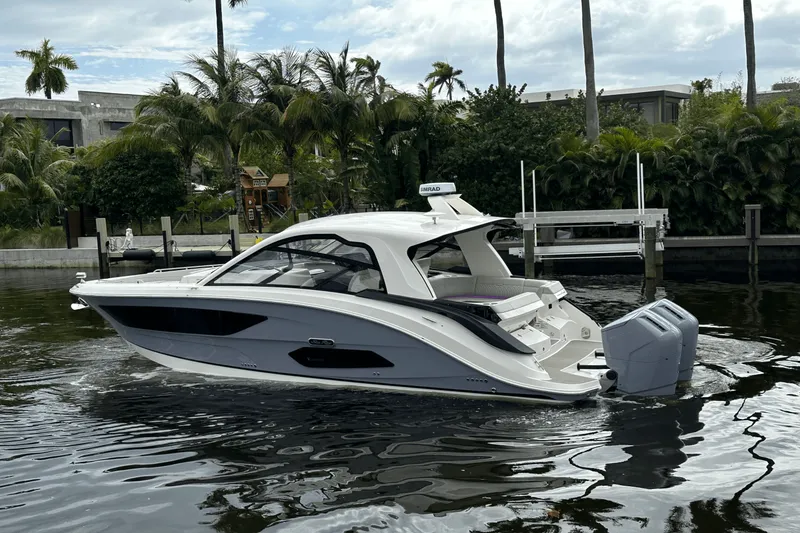 Slide: The Image of Sea Ray Sundancer 370 Outboard 2025 - 2