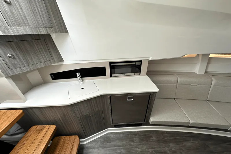 Slide: The Image of Sea Ray Sundancer 370 Outboard 2025 - 30