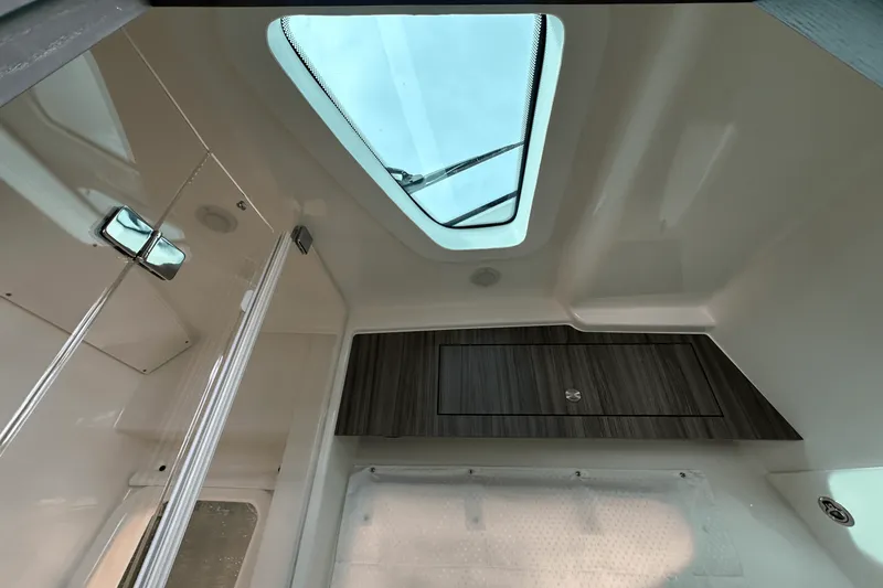 Slide: The Image of Sea Ray Sundancer 370 Outboard 2025 - 39