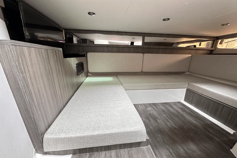 Slide: The Image of Sea Ray Sundancer 370 Outboard 2025 - 40