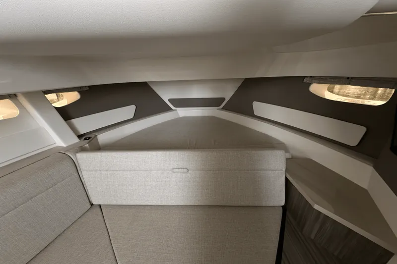 Slide: The Image of Sea Ray Sundancer 370 Outboard 2025 - 42