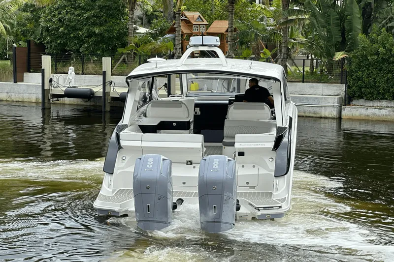 Slide: The Image of Sea Ray Sundancer 370 Outboard 2025 - 9