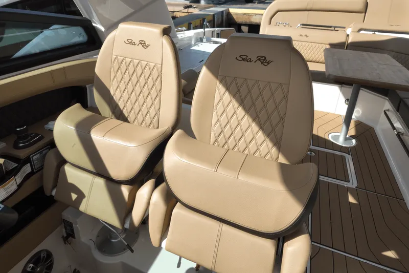 Slide: The Image of Sea Ray SLX 400 Outboard 2025 - 11