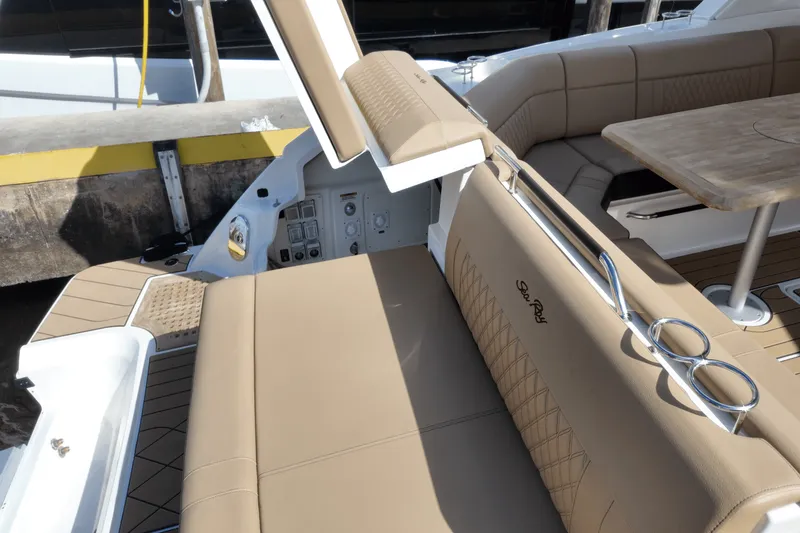 Slide: The Image of Sea Ray SLX 400 Outboard 2025 - 16