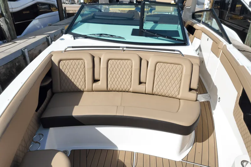 Slide: The Image of Sea Ray SLX 400 Outboard 2025 - 22