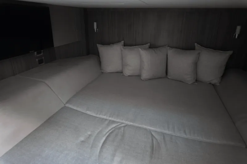 Slide: The Image of Sea Ray SLX 400 Outboard 2025 - 24