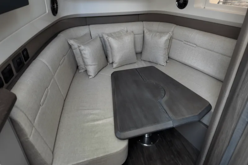 Slide: The Image of Sea Ray SLX 400 Outboard 2025 - 26