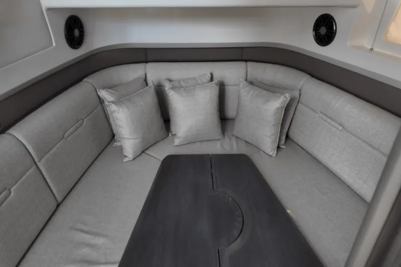 Slide: The Image of Sea Ray SLX 400 Outboard 2025 - 27