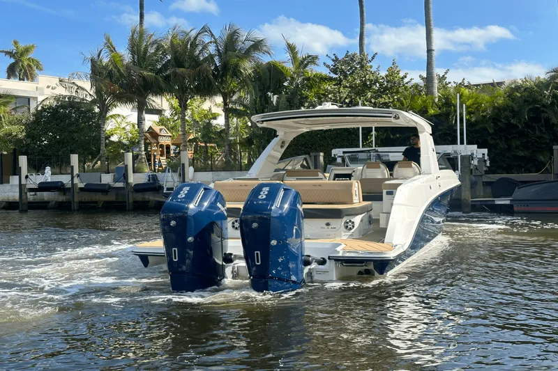 Slide: The Image of Sea Ray SLX 400 Outboard 2025 - 4