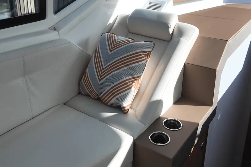 Slide: The Image of Cruisers Yachts 42 Cantius 2025 - 18