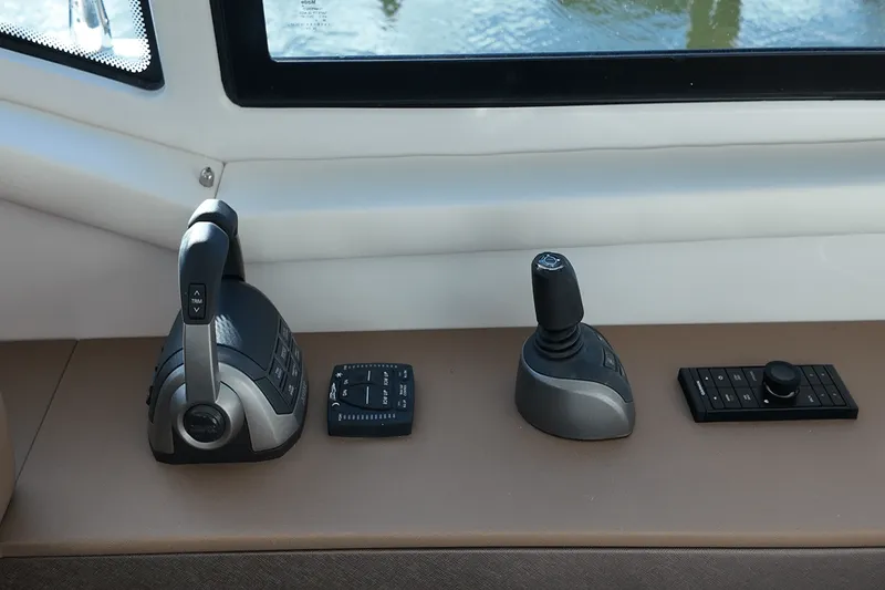 Slide: The Image of Cruisers Yachts 42 Cantius 2025 - 20